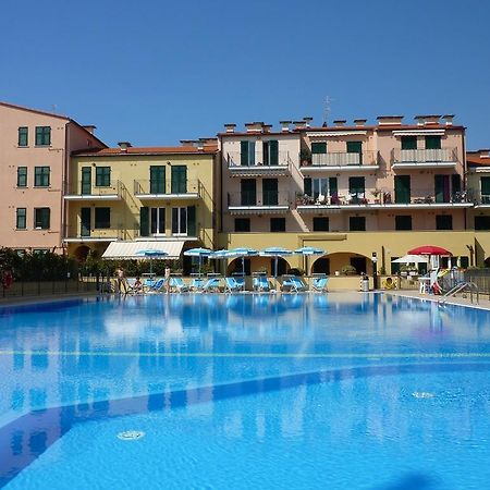 Appartamento Vista Mare Con Piscina Cala Di Sole Imperia Exterior foto