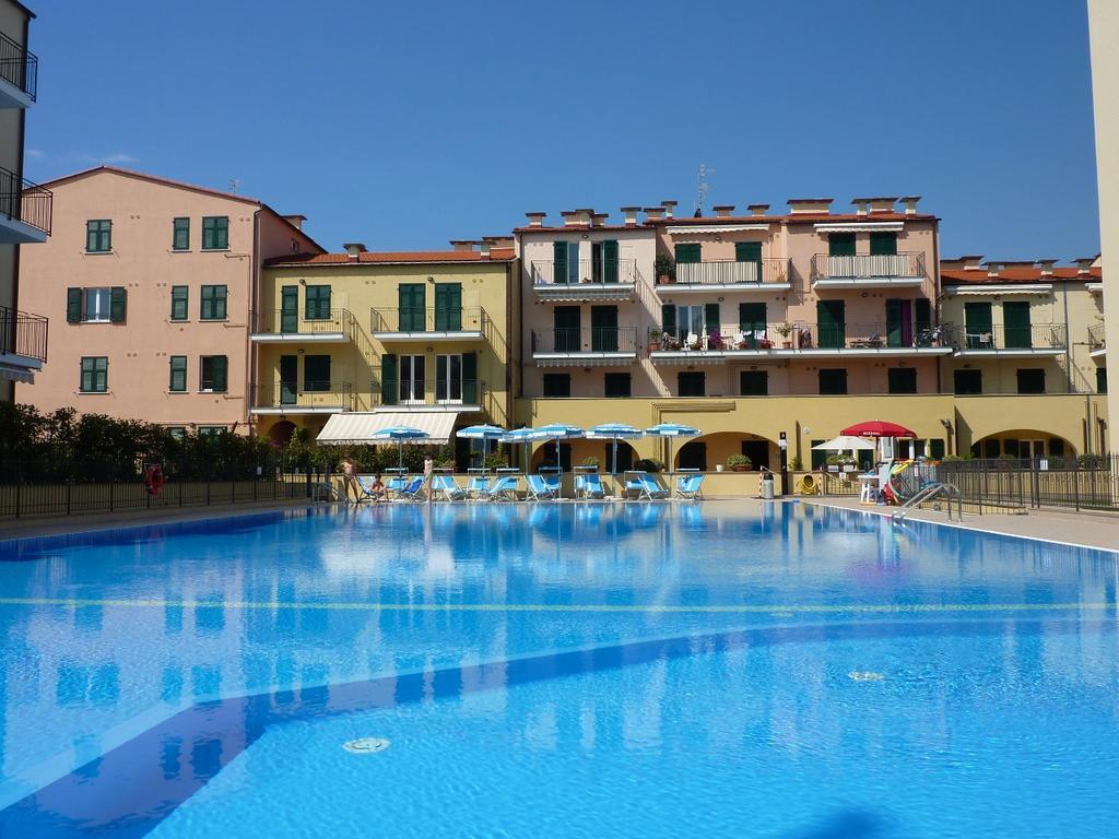 Appartamento Vista Mare Con Piscina Cala Di Sole Imperia Exterior foto