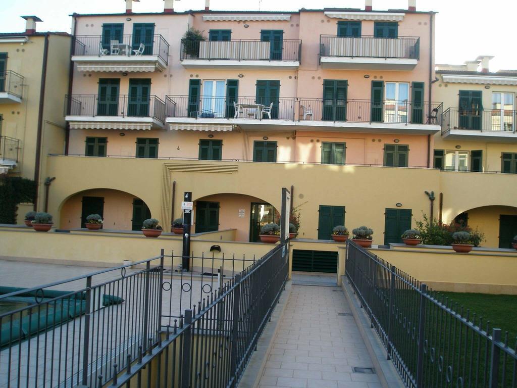 Appartamento Vista Mare Con Piscina Cala Di Sole Imperia Exterior foto